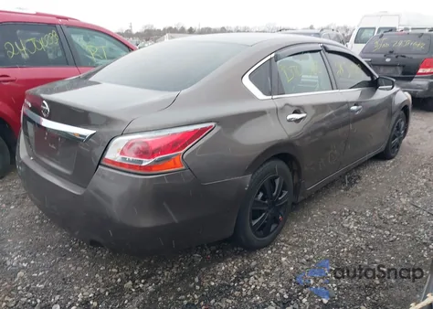 2015 Nissan Altima 2.5 z USA, uszkodzony, nr VIN 1N4AL3AP9FC181427